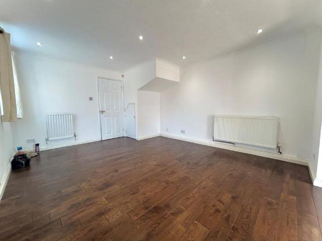 2 bedroom semi detached house to rent