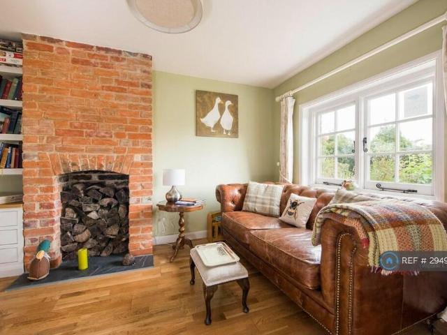 2 bedroom semi detached house to rent