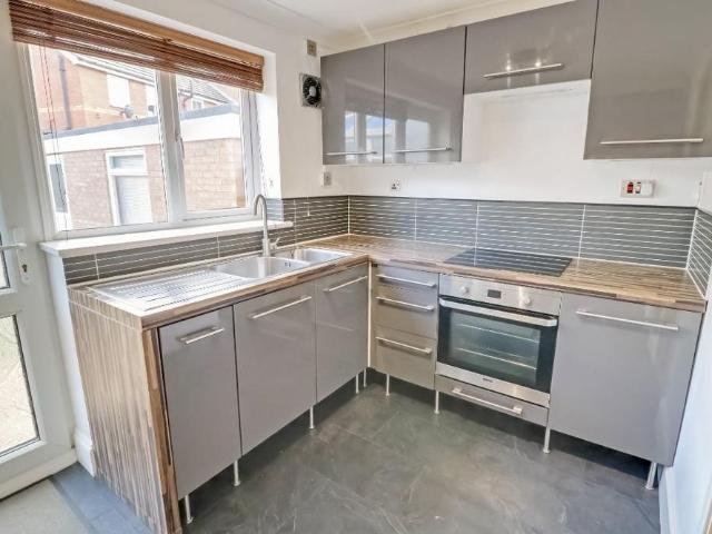 2 bedroom semi detached house to rent