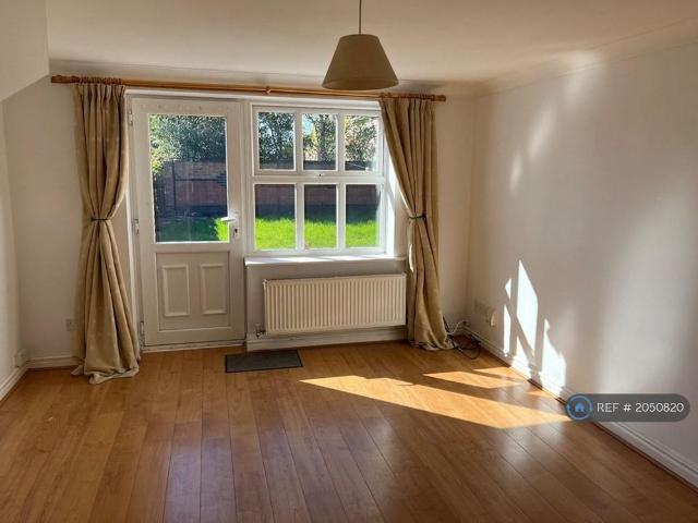 2 bedroom semi detached house to rent