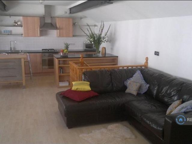 2 bedroom semi detached house to rent