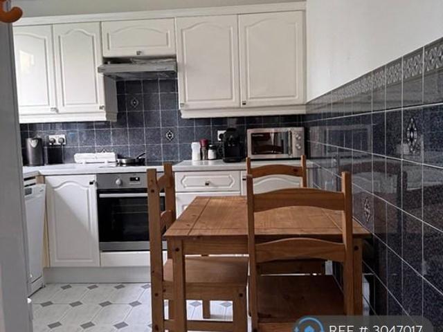 2 bedroom semi detached house to rent