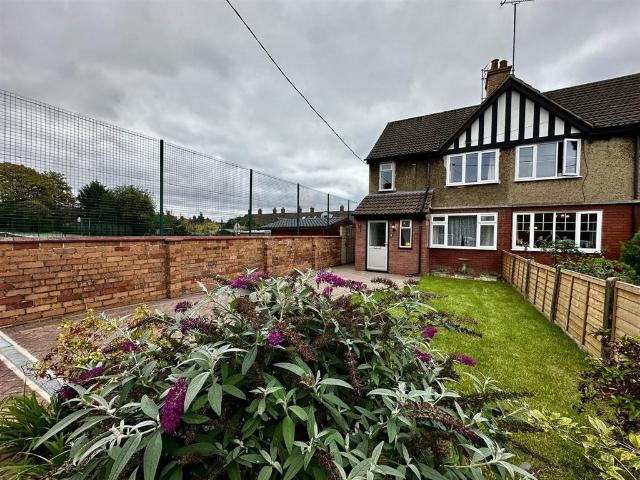 2 bedroom semi detached house to rent