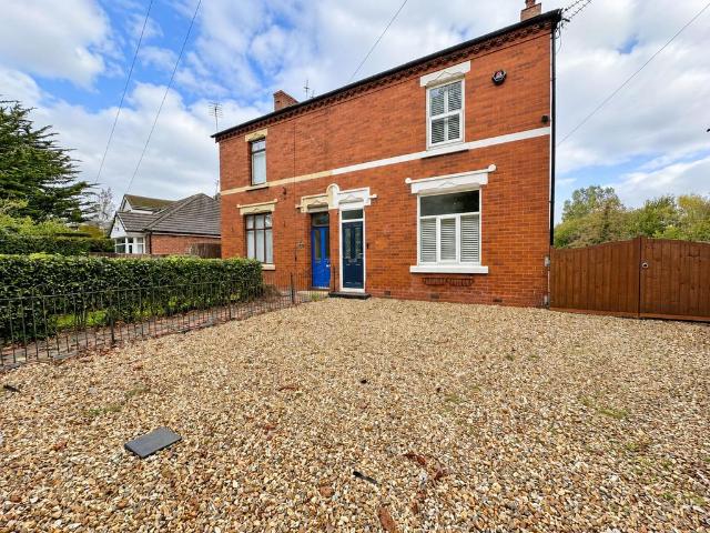 2 bedroom semi detached house to rent
