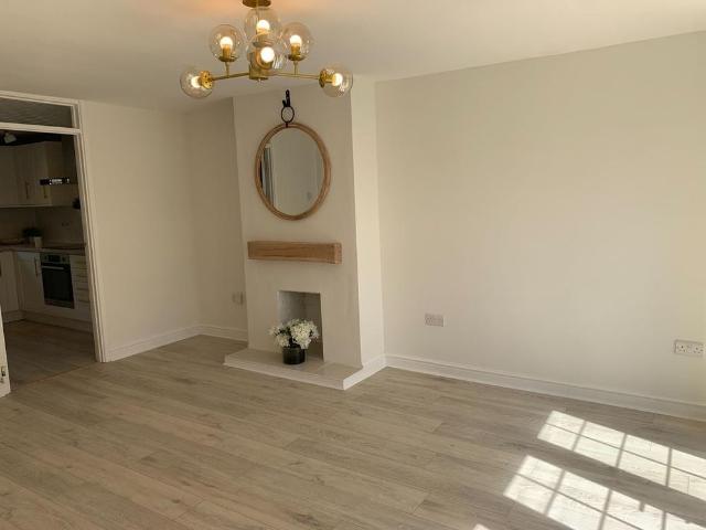 2 bedroom semi detached house to rent