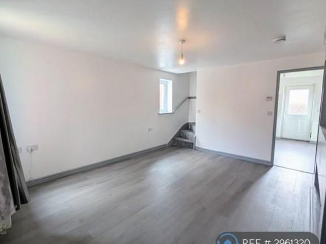 2 bedroom semi detached house to rent