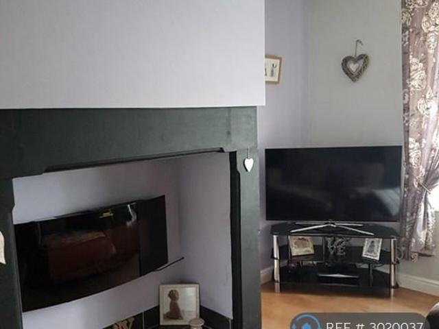 2 bedroom semi detached house to rent