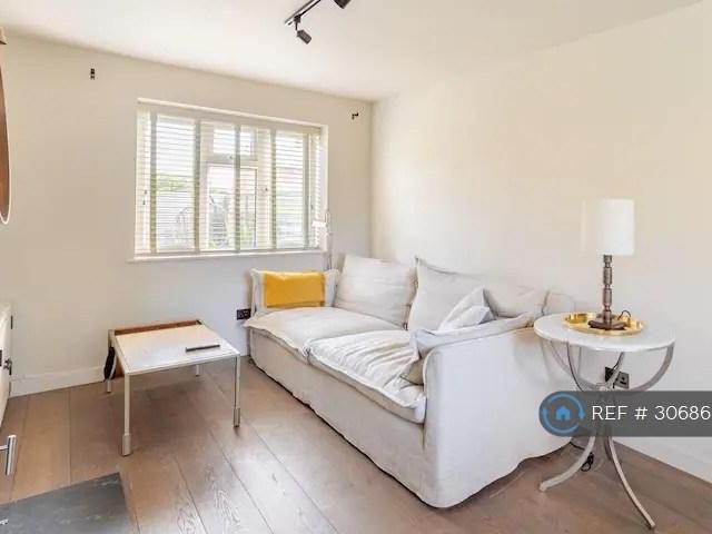 2 bedroom semi detached house to rent