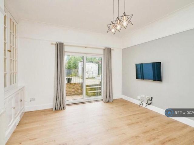 2 bedroom semi detached house to rent