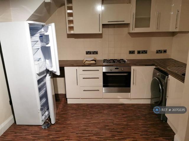 2 bedroom semi detached house to rent