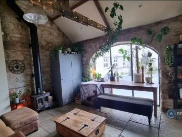 2 bedroom semi detached house to rent