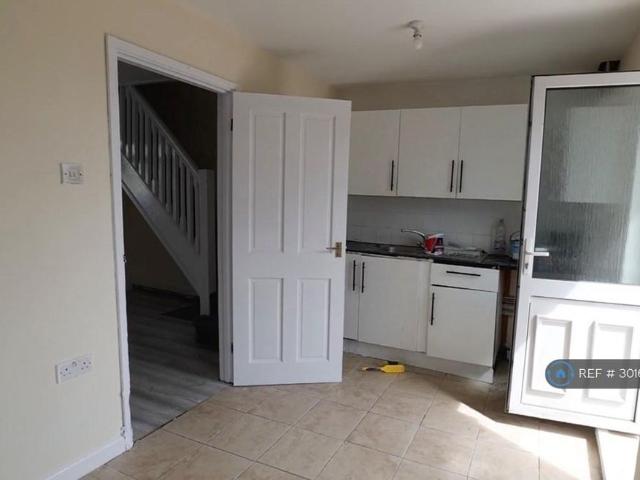 2 bedroom semi detached house to rent