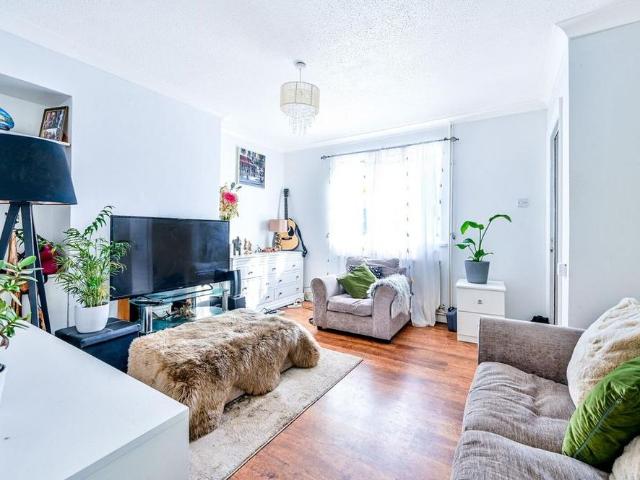 2 bedroom semi detached house to rent