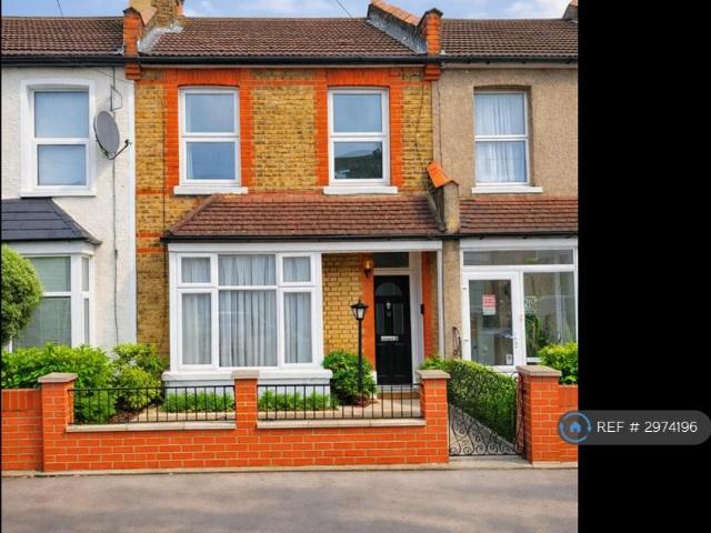 2 bedroom semi detached house to rent