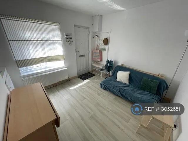 2 bedroom semi detached house to rent