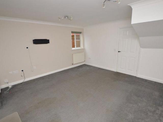 2 bedroom semi detached house to rent