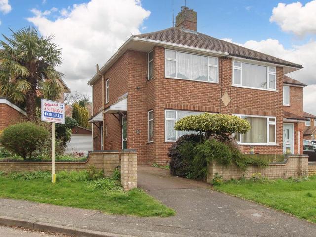 2 bedroom semi detached house for sale