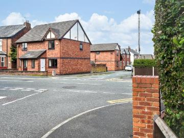Northwich, Cheshire county, Midlands - Garden