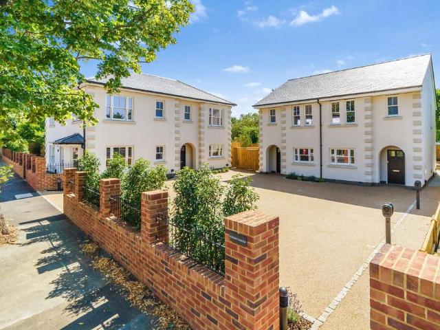2 bedroom semi detached house for sale
