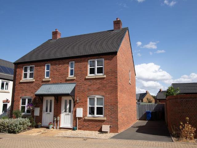 2 bedroom semi detached house for sale