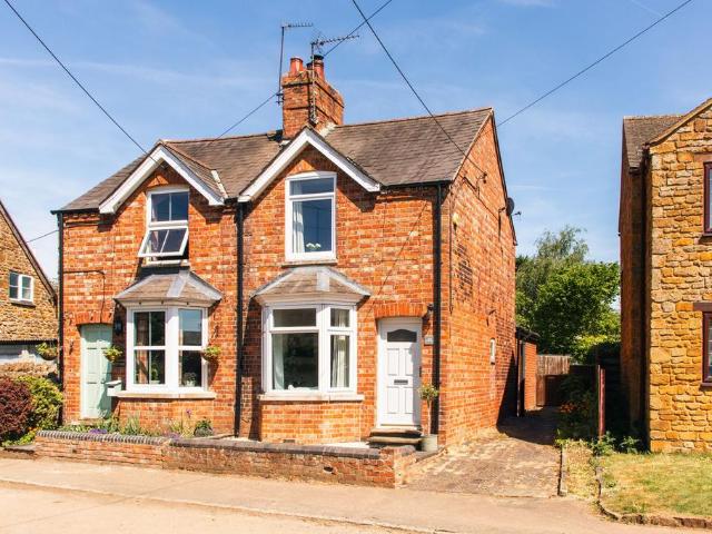 2 bedroom semi detached house for sale