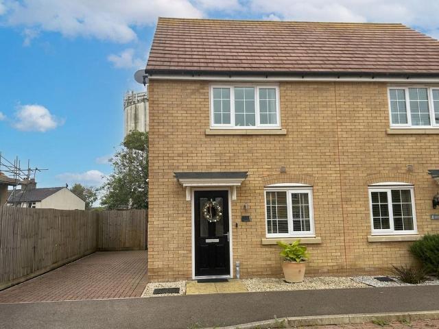 2 bedroom semi detached house for sale