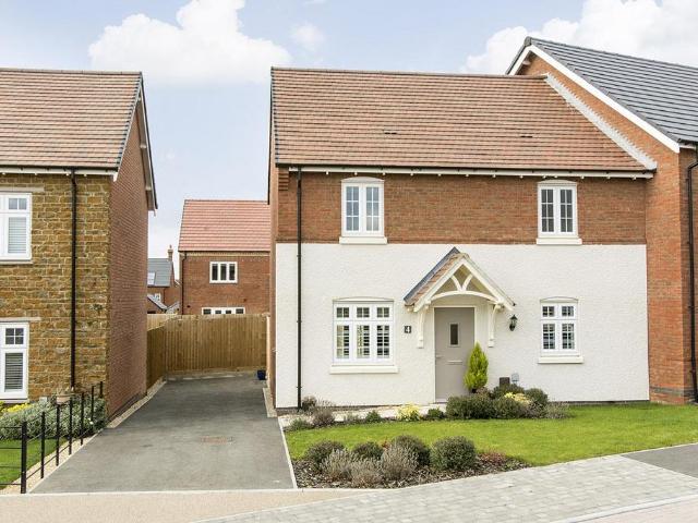2 bedroom semi detached house for sale