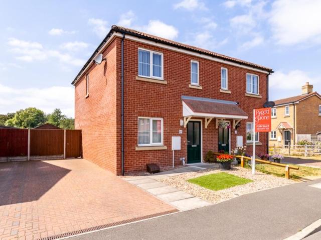 2 bedroom semi detached house for sale