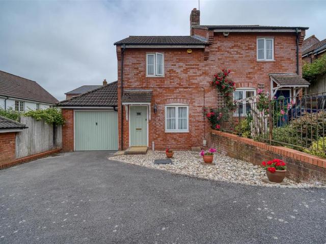 2 bedroom semi detached house for sale