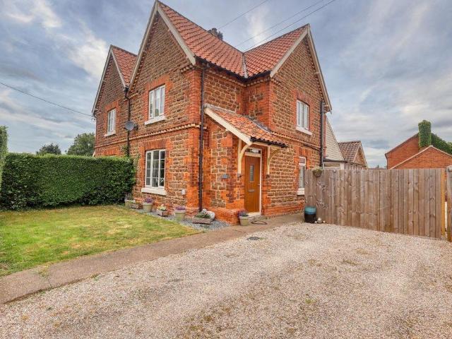 2 bedroom semi detached house for sale
