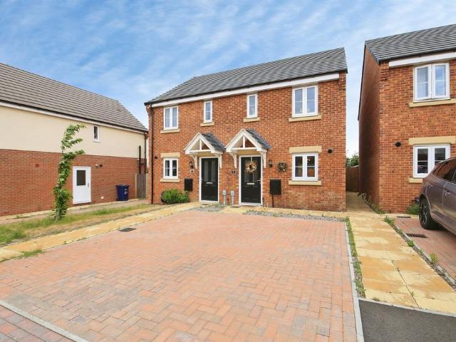 2 bedroom semi detached house for sale