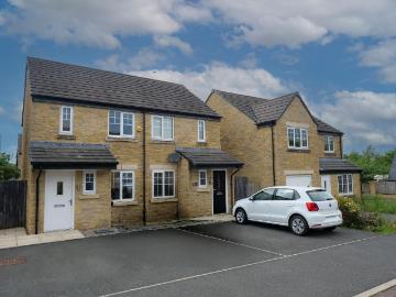 2 bedroom semi detached house for sale