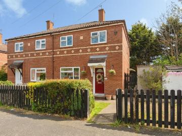 2 bedroom semi detached house for sale