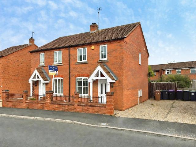 2 bedroom semi detached house for sale
