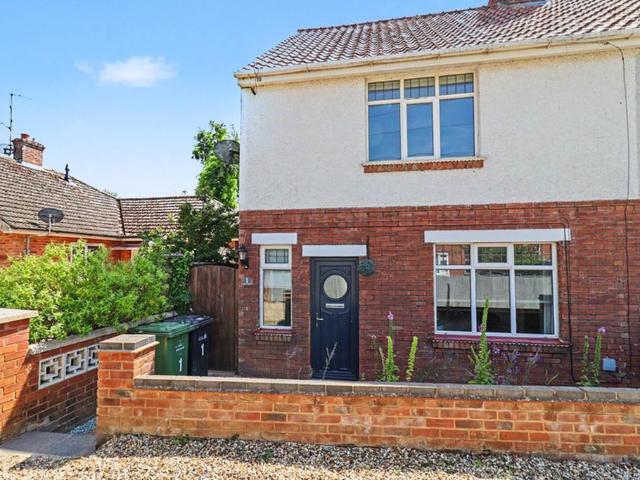 2 bedroom semi detached house for sale