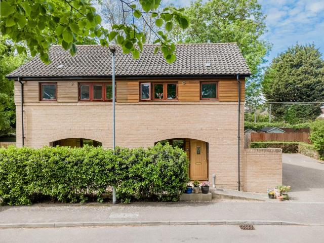 2 bedroom semi detached house for sale