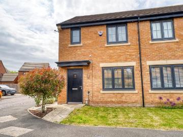 2 bedroom semi detached house for sale