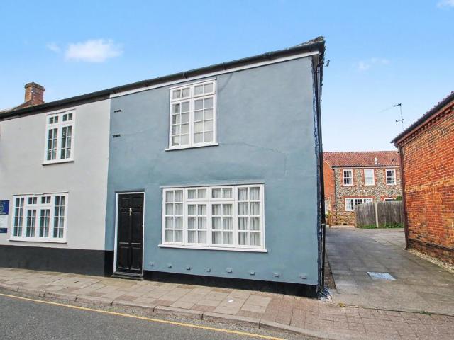 2 bedroom semi detached house for sale