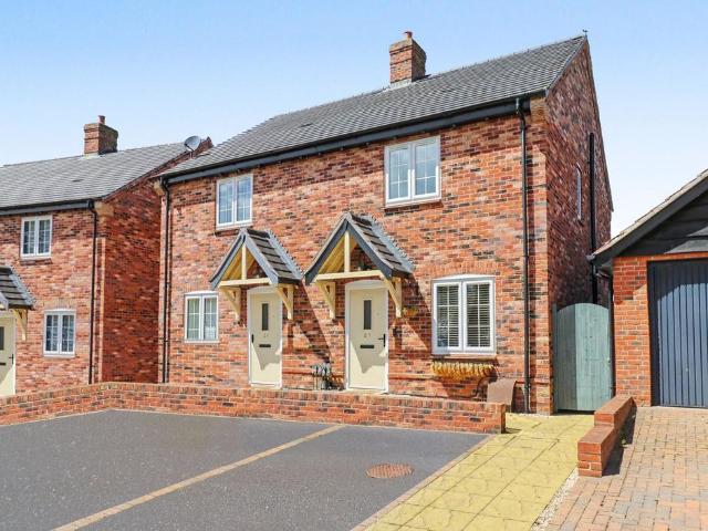 2 bedroom semi detached house for sale