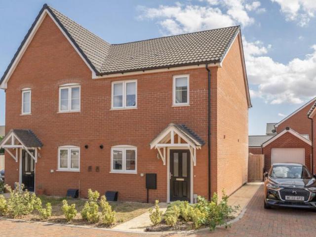2 bedroom semi detached house for sale