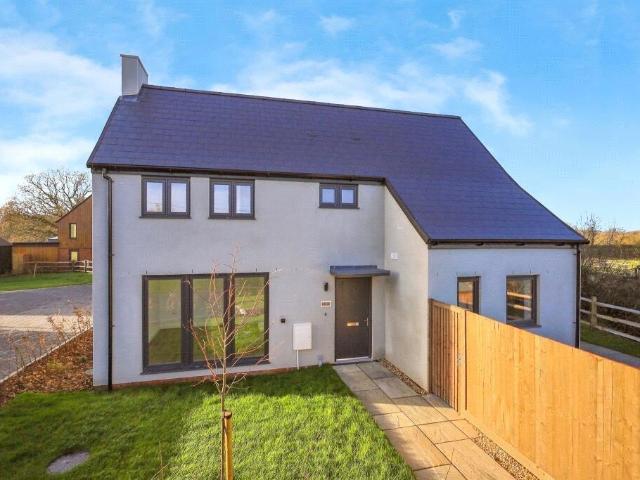 2 bedroom semi detached house for sale