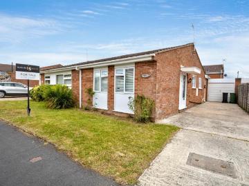 2 bedroom semi detached house for sale