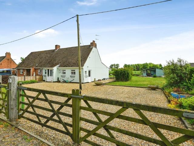 3 bedroom chalet for sale