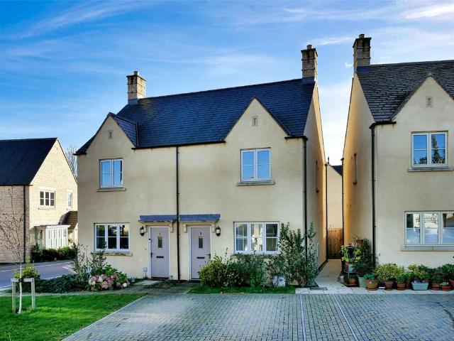 2 bedroom semi detached house for sale