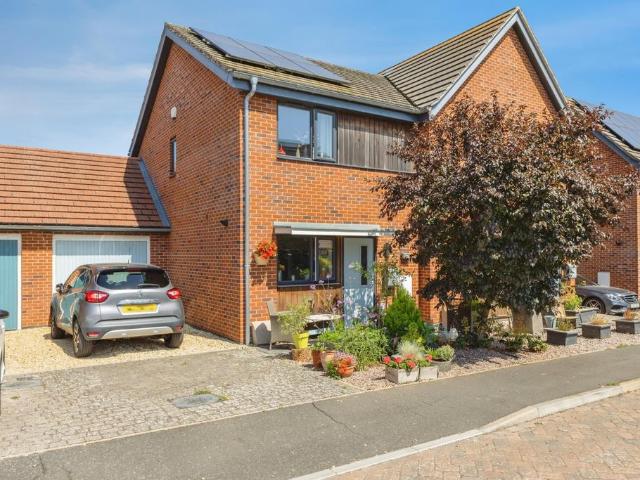 2 bedroom semi detached house for sale