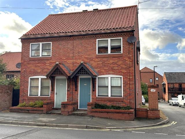 2 bedroom semi detached house for sale
