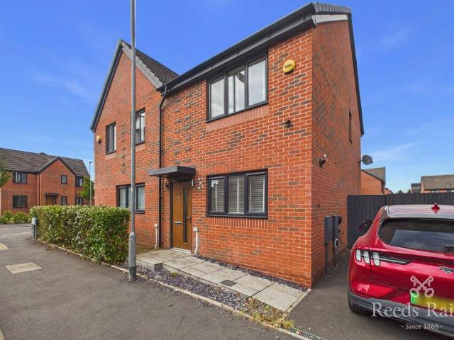 2 bedroom semi detached house for sale