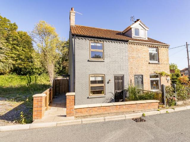 2 bedroom semi detached house for sale