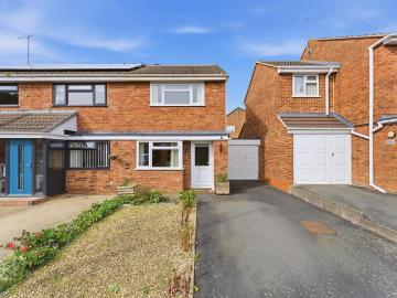 2 bedroom semi detached house for sale