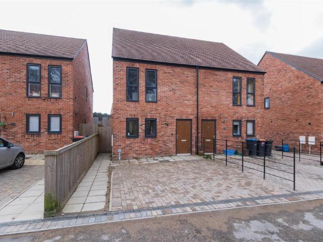 2 bedroom semi detached house for sale